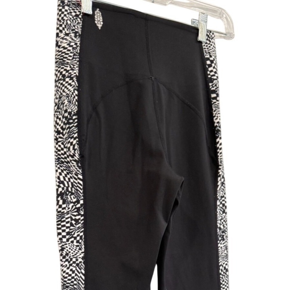 Free People Movement Checkmate Flare Leggings Black White Stripe Pants Sz XS - Picture 15 of 16